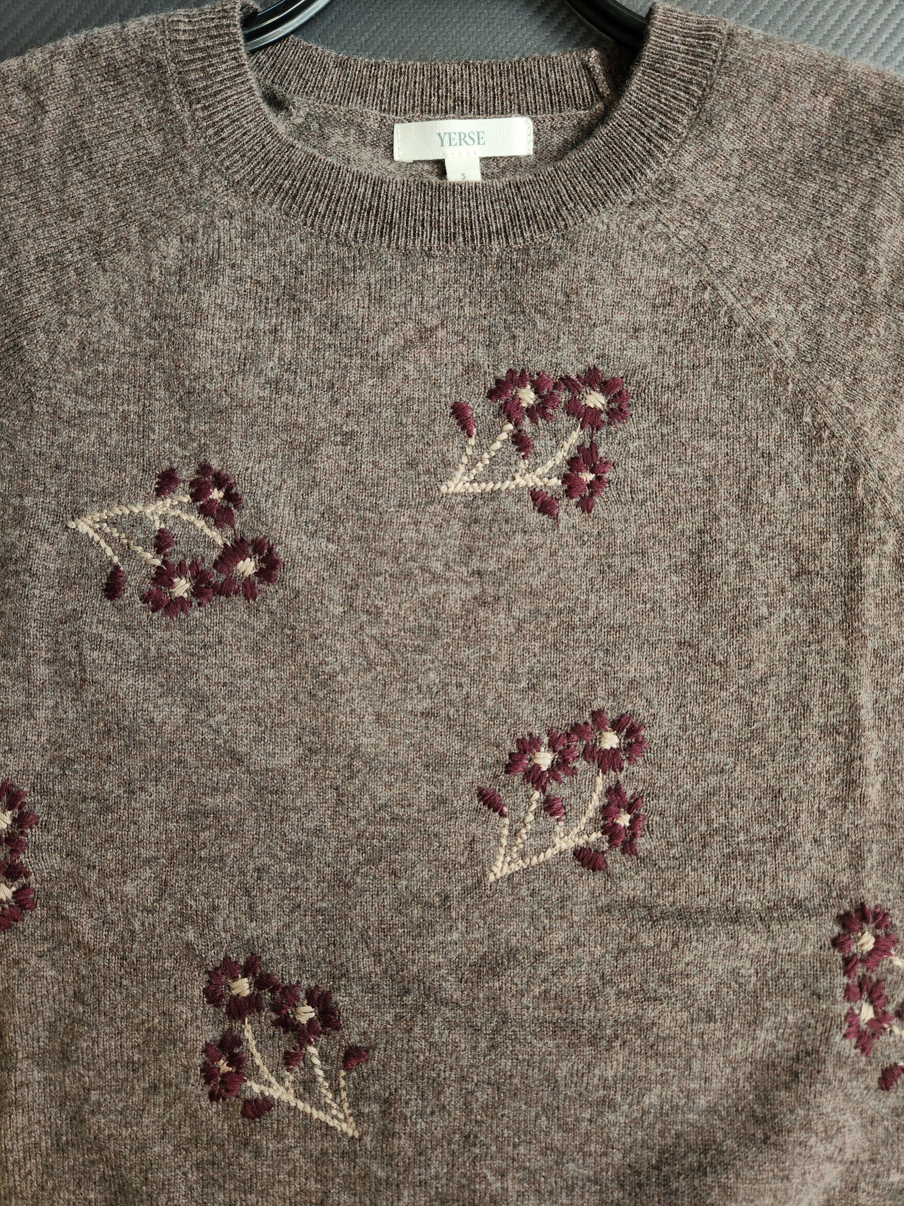 YERSE Jumper with Floral Embroidery