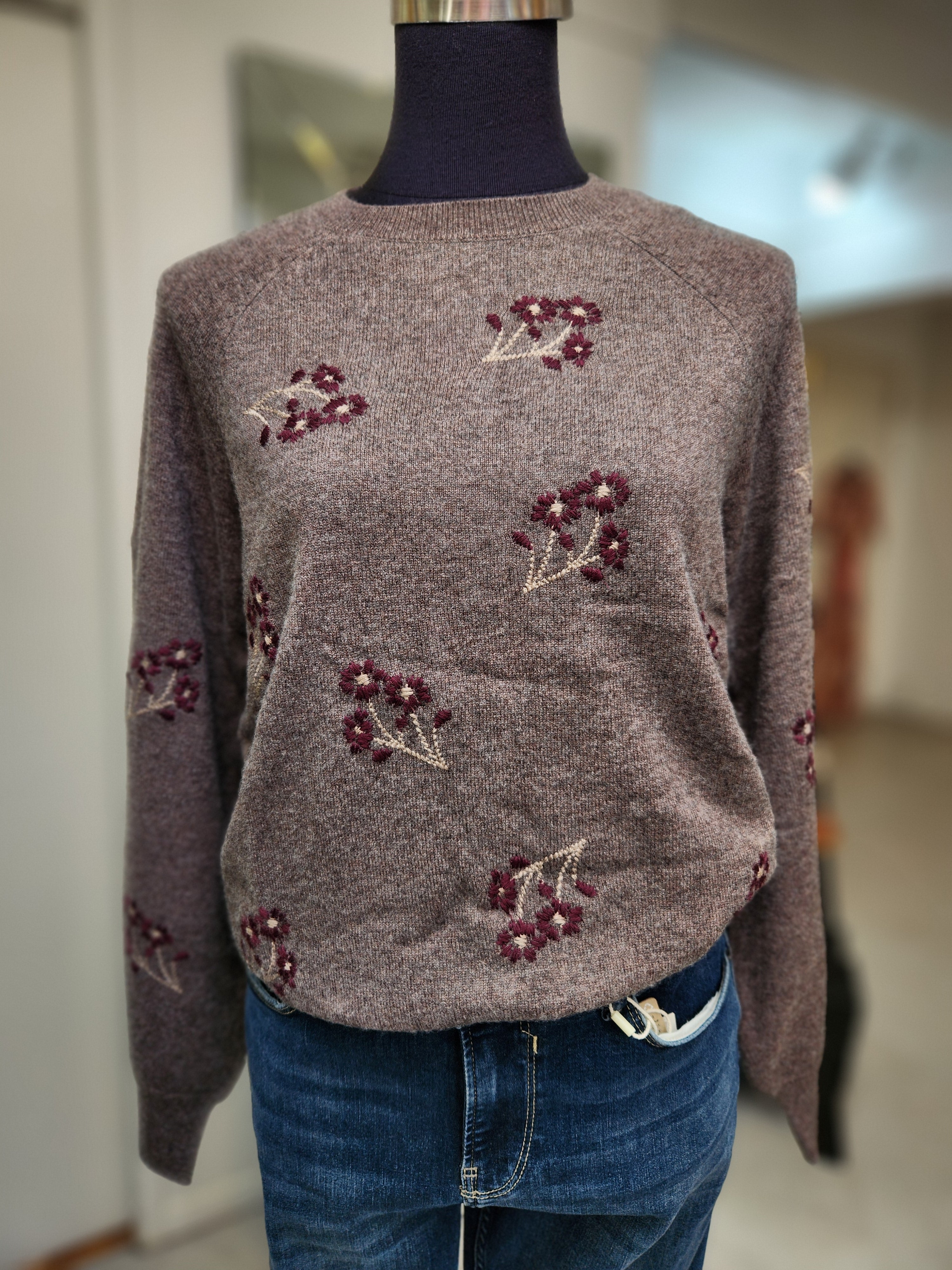 YERSE Jumper with Floral Embroidery