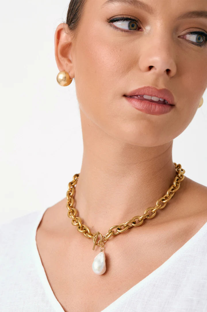 Baroque Pearl Drop Event Necklace (Gold/Cream)