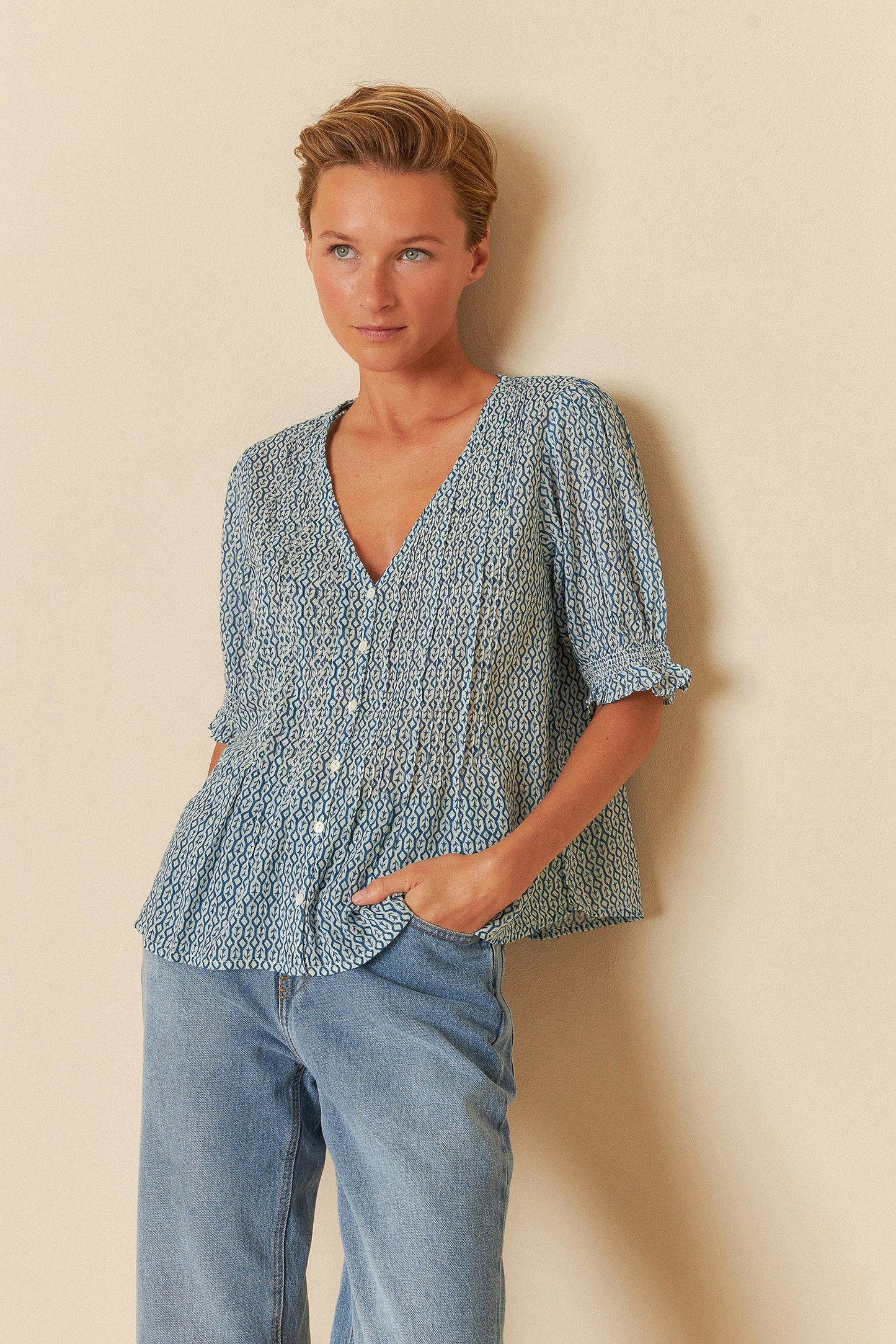 ELASTIC SHORT SLEEVE SHIRT