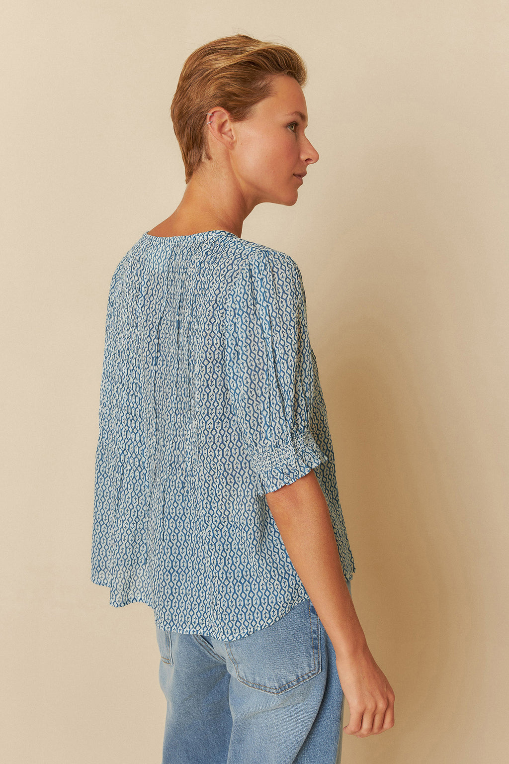 INDI + COLD ELASTIC SHORT SLEEVE SHIRT