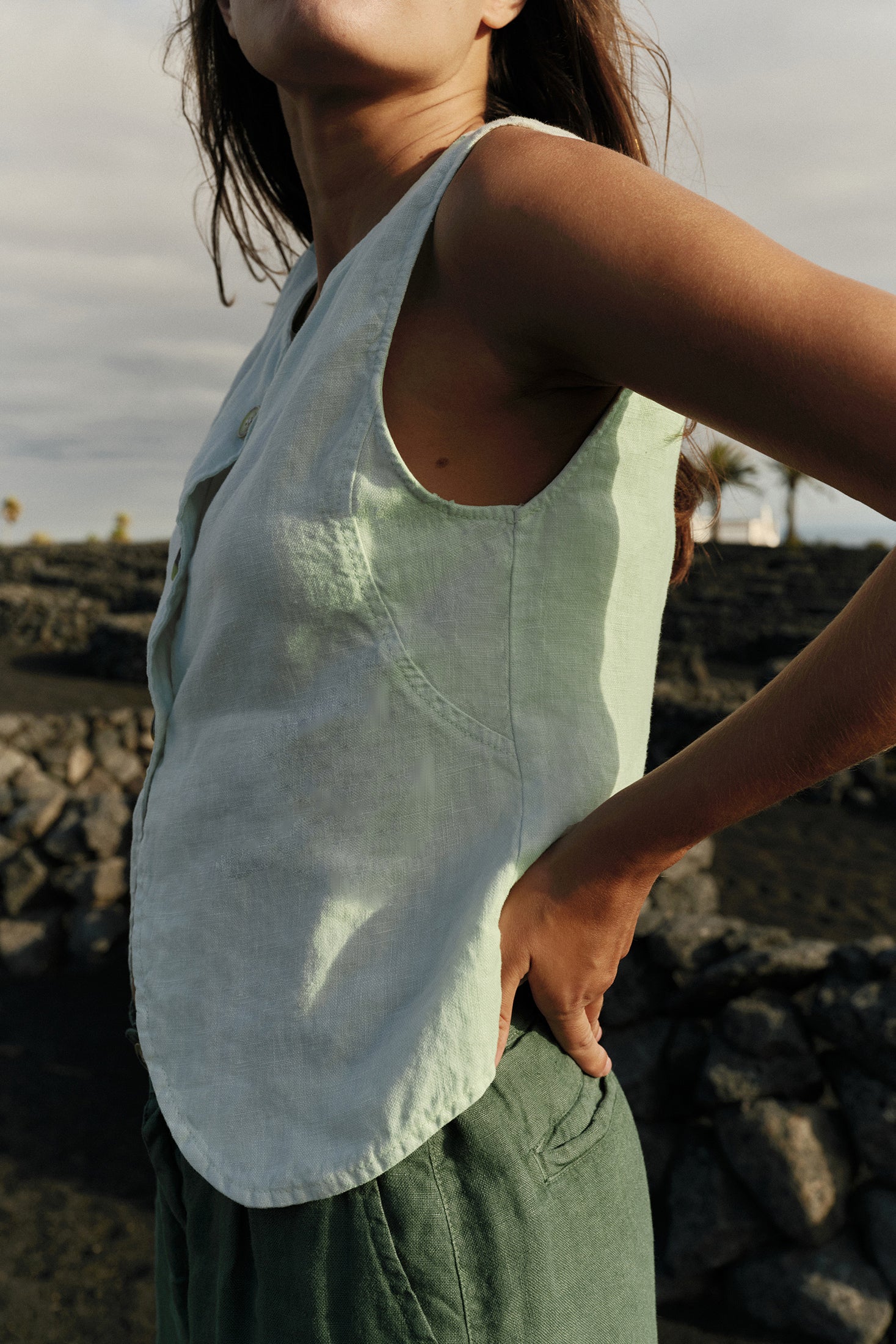 INDI + COLD LINEN VEST GREEN