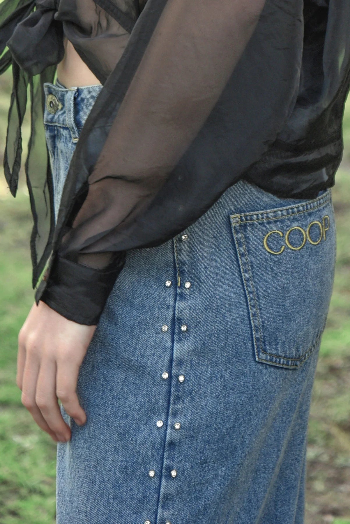 DIAMONDS IN THE DENIM Jean