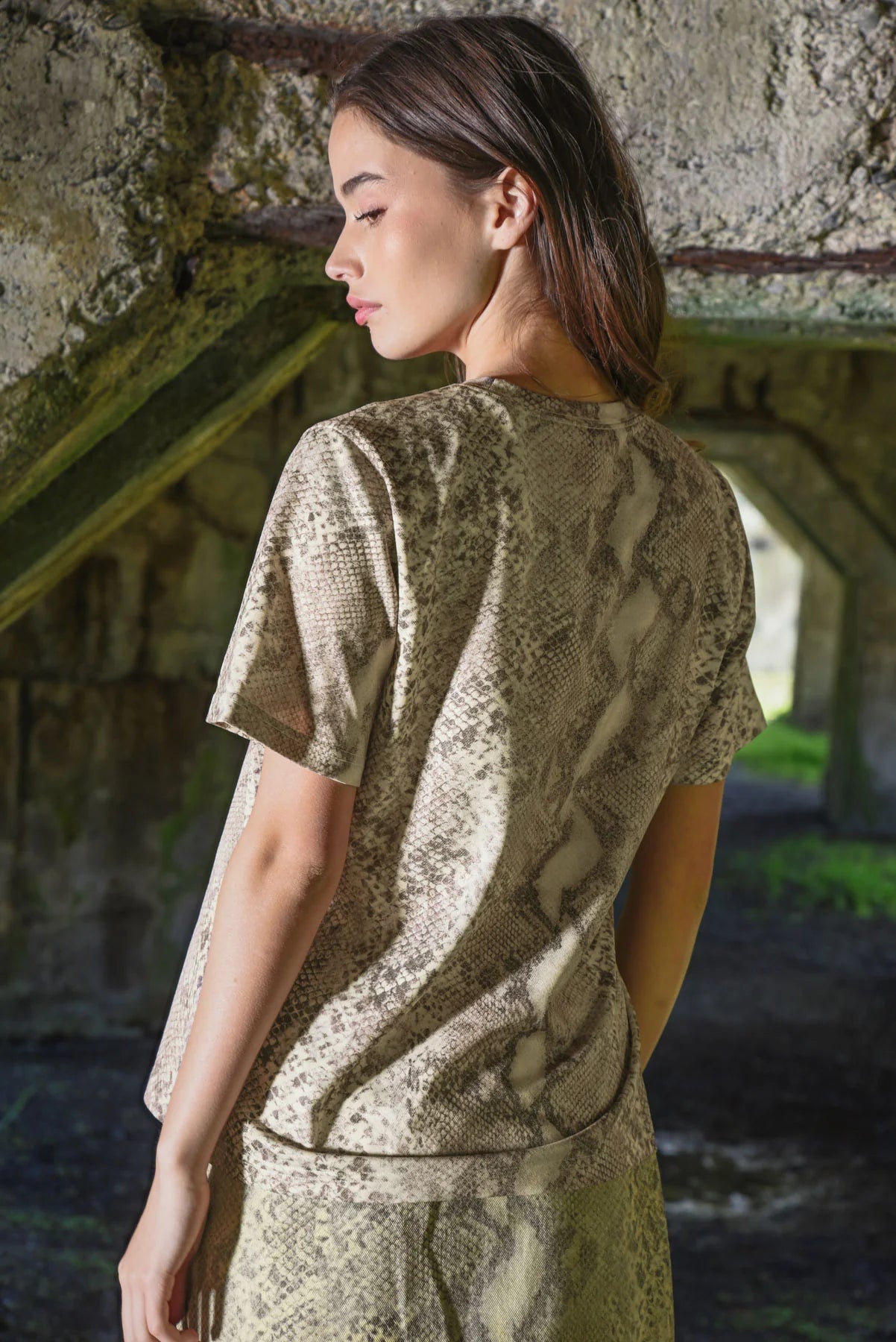 SERPENT CHIC T-Shirt