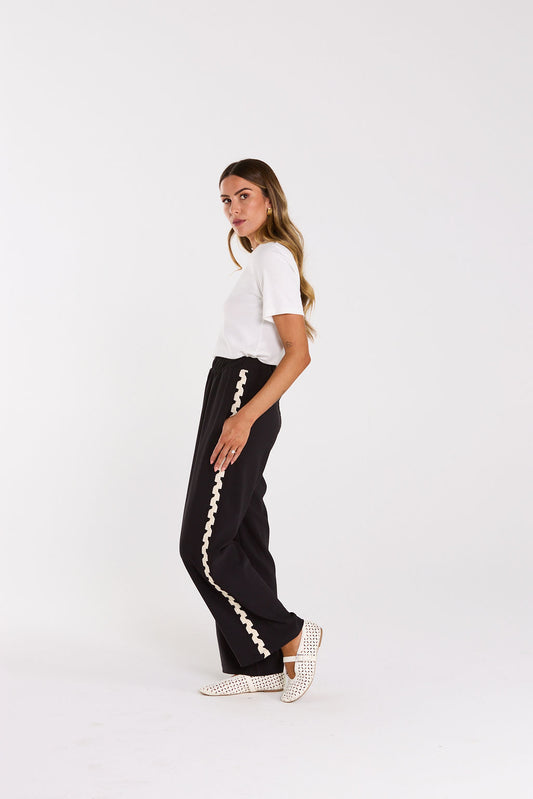 Nina Pant | Black