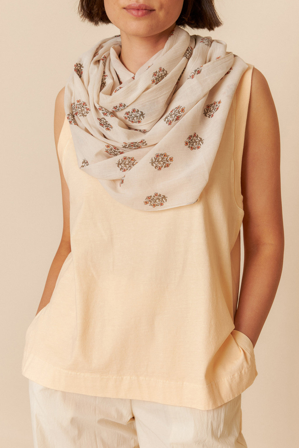 FLOWER BOUQUET MOTIFS SCARF