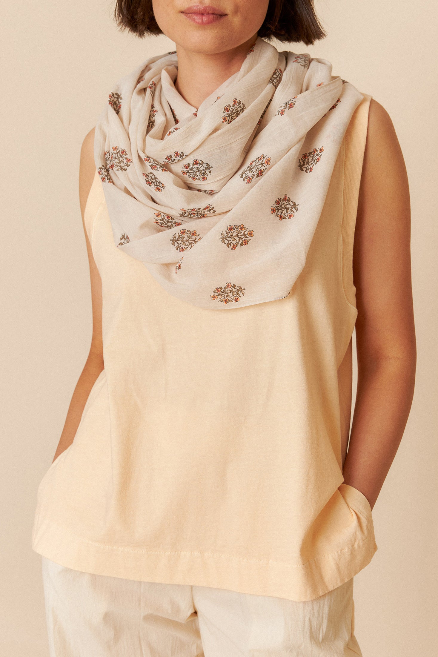 FLOWER BOUQUET MOTIFS SCARF