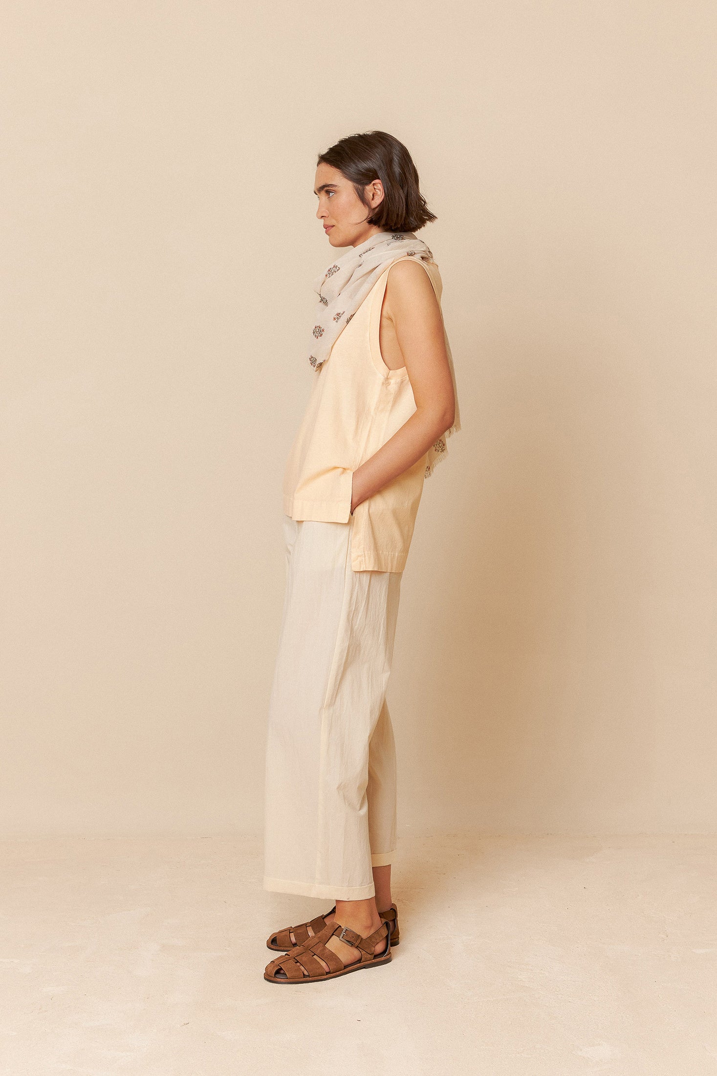 FLOWER BOUQUET MOTIFS SCARF