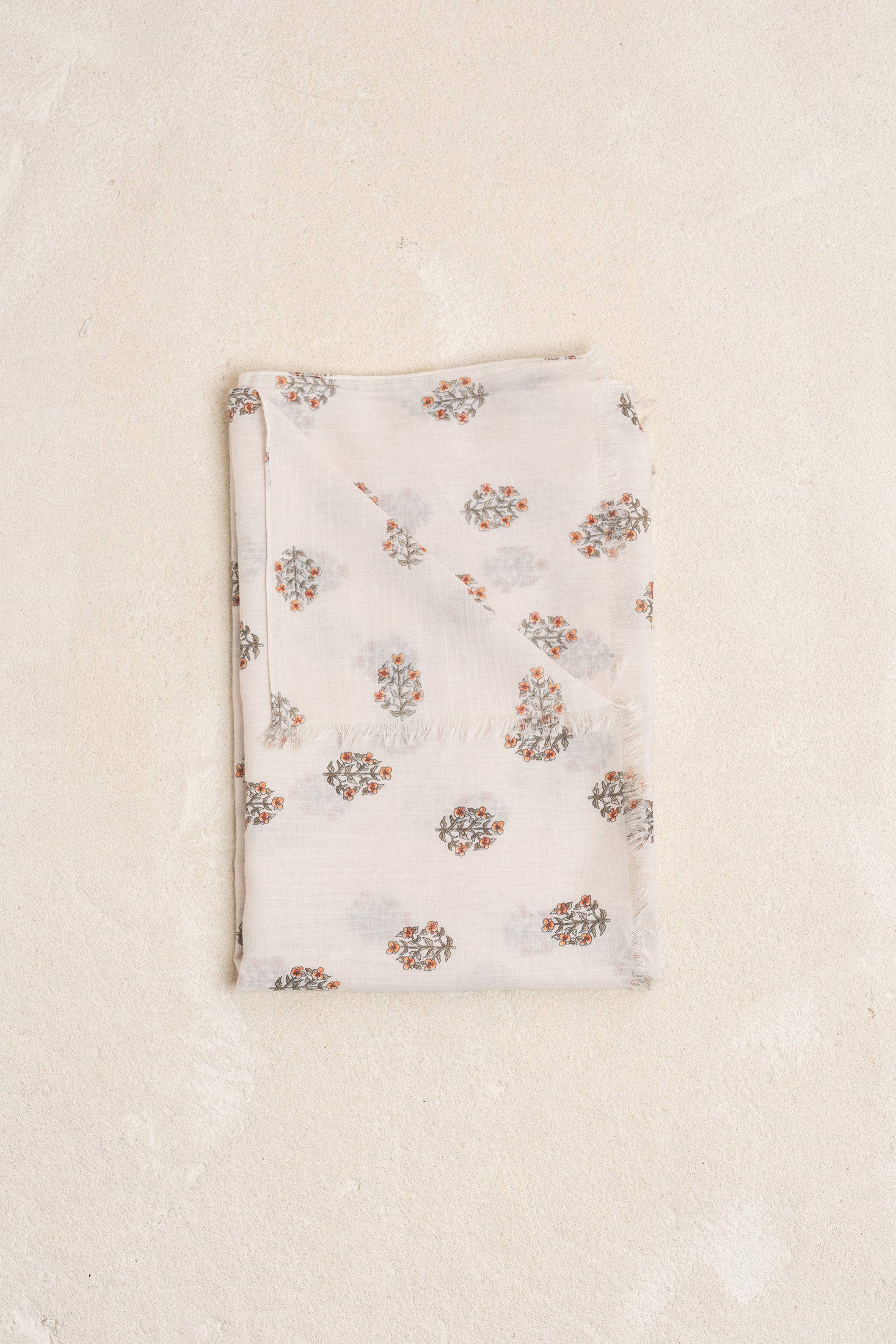 FLOWER BOUQUET MOTIFS SCARF