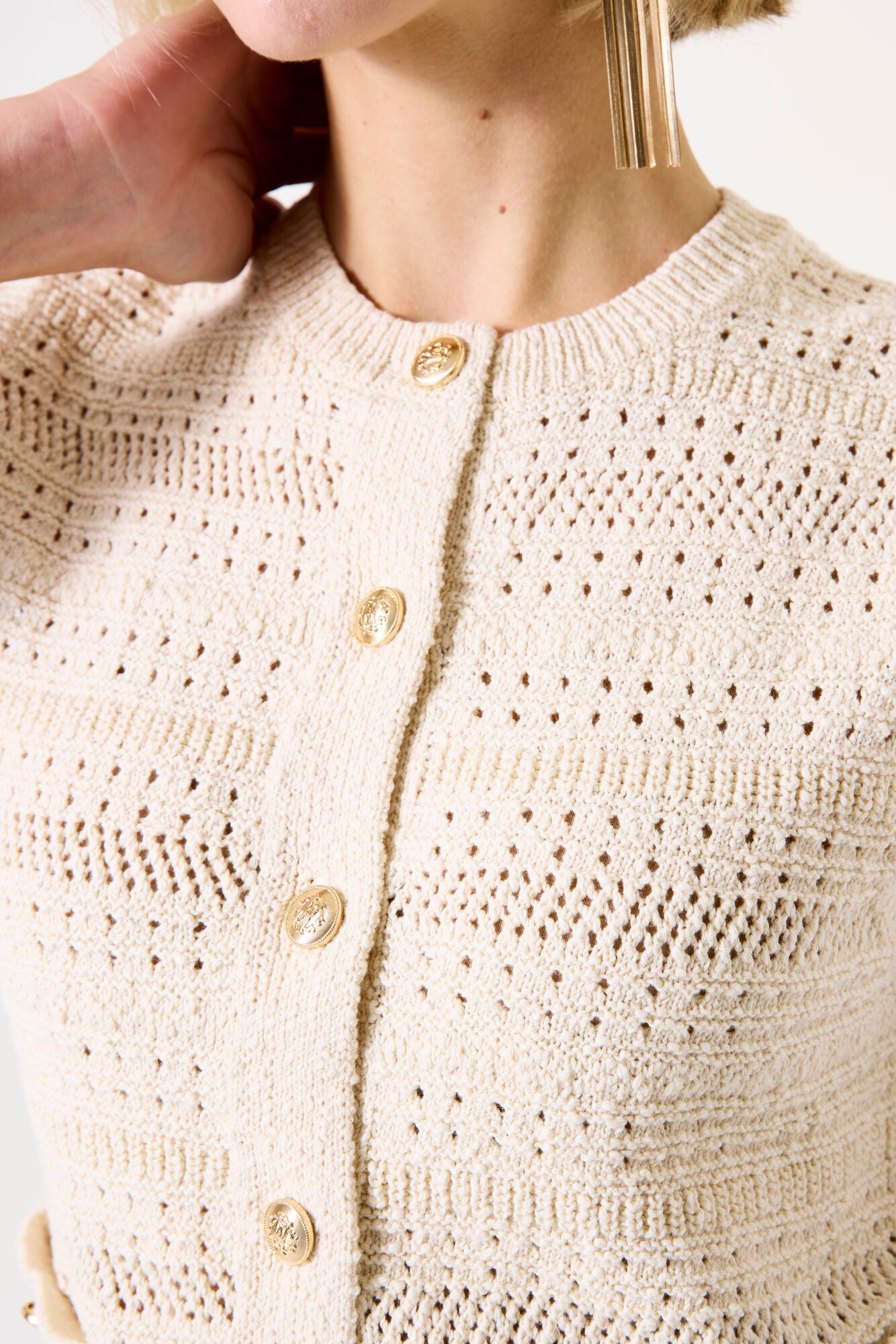 Sleeveless Off-white cardigan G50250